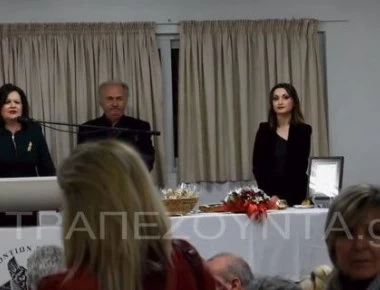 Δεν μπορούν να σταθούν πουθενά: Εξοργισμένο πλήθος αποδοκίμασε βουλευτή του ΣΥΡΙΖΑ στο Περιστέρι (βίντεο)